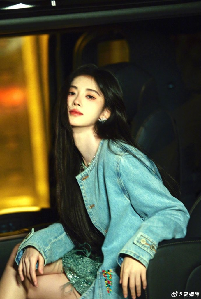 鞠婧祎强曝光的神真的很喜欢看鞠婧祎的曝光类型照片啊