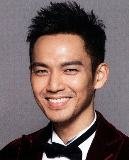 钟汉良# 求表要这样对着窝笑,太tm让人抓狂了有勇气的点大图