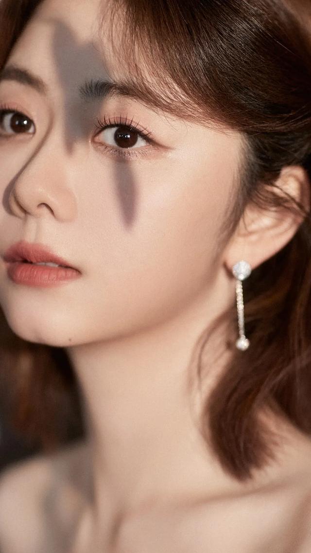 美女系列壁纸第54期-谭松韵