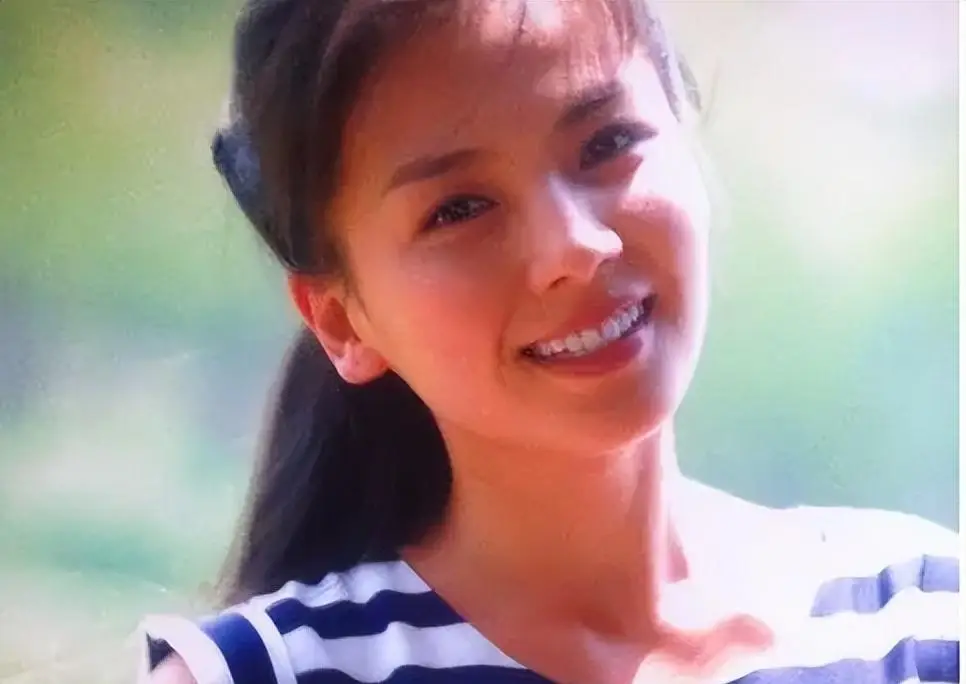 刘涛刚出道时的照片,长成这般模样,和现在相比简直判