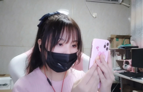 这是小团团线下拍大头贴照片扒出看清模样后变化太大了