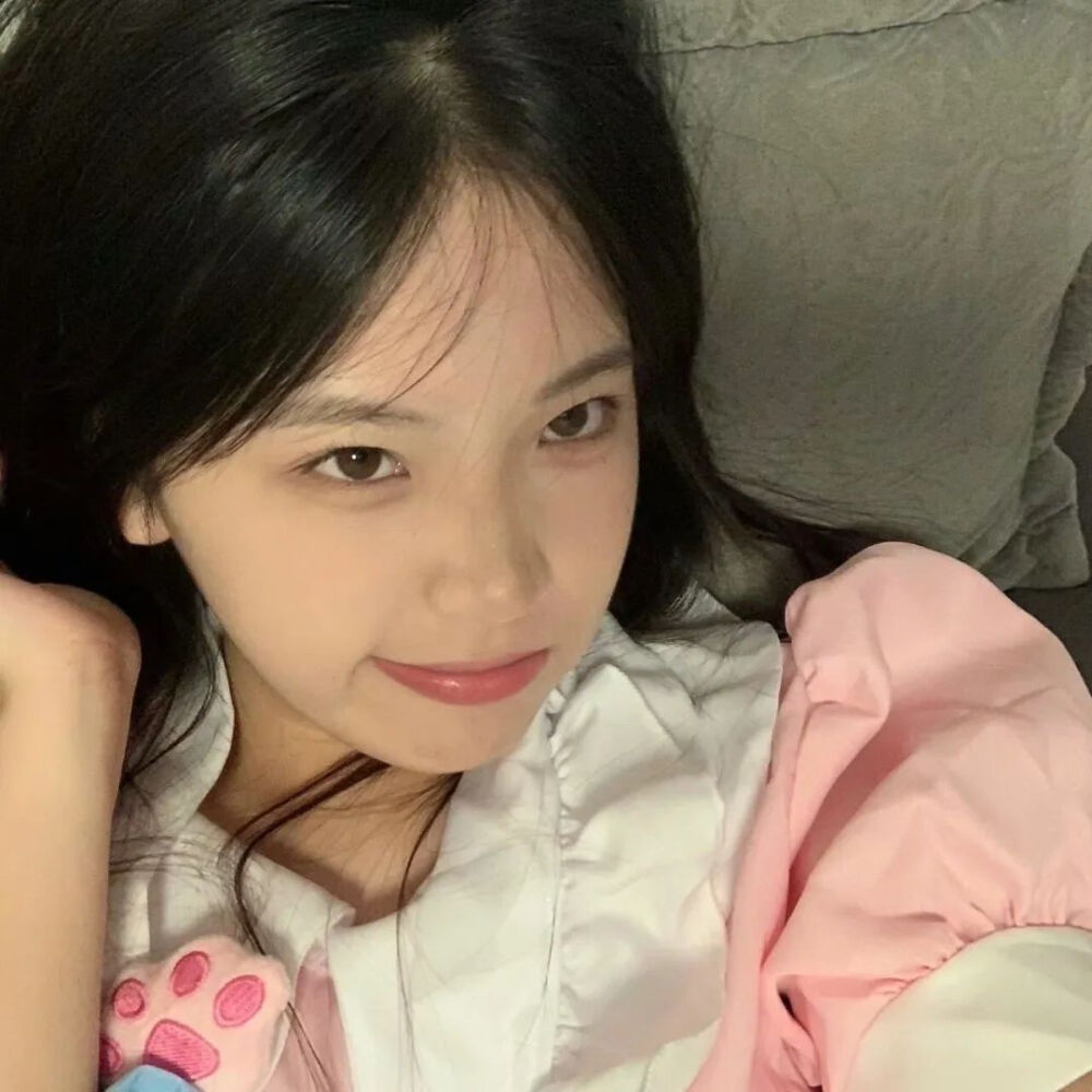 真人女生头像侵删