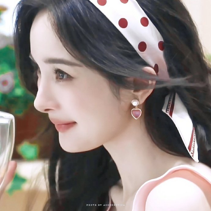 好适合做夏天的头像啊啊啊好甜好爱这一套!#杨幂大波浪梦回夏晚晴