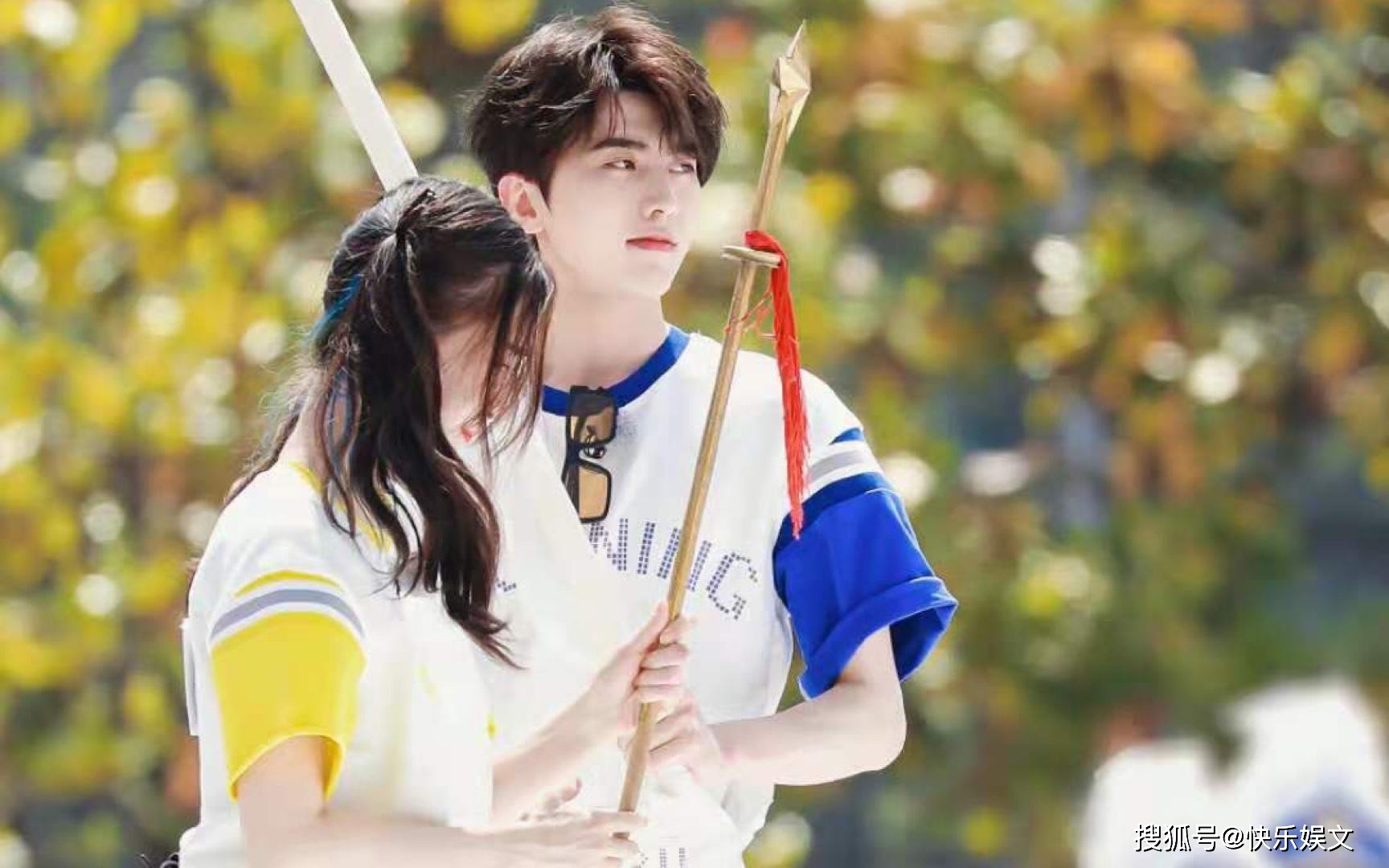 蔡徐坤与杨颖跨年夜再同台!