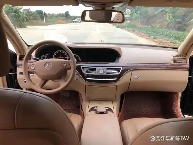 12款奔驰s550全款8万既彰显了活力又增添了时尚感
