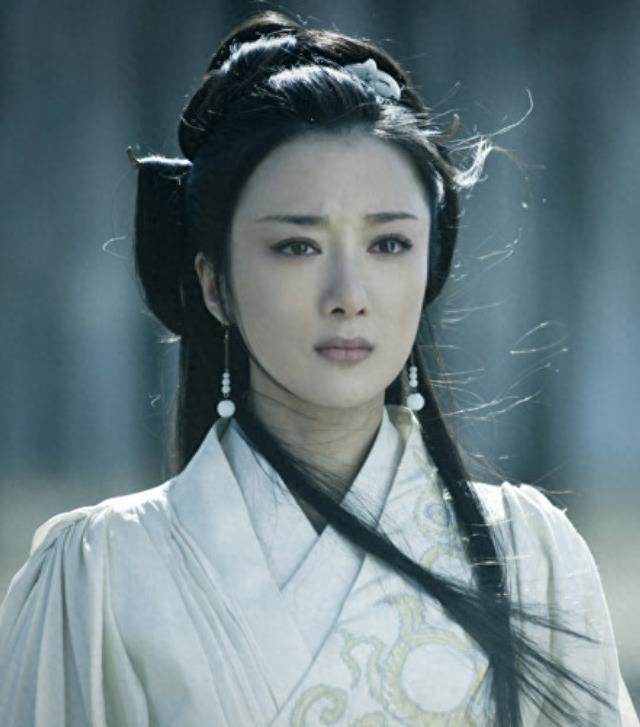 《楚汉传奇》中的虞姬角色由李依晓饰演,以其美丽的古装形象给人留下