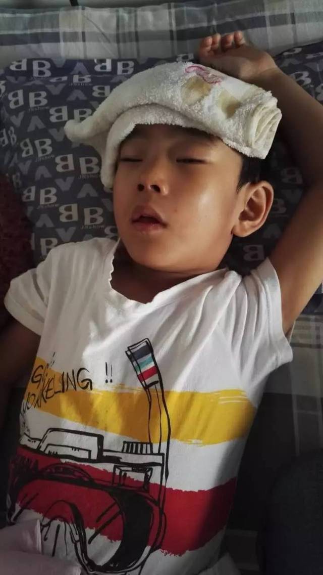 可心!小孩高烧不退怎么办"与日俱增"-第2张图片-美宝网