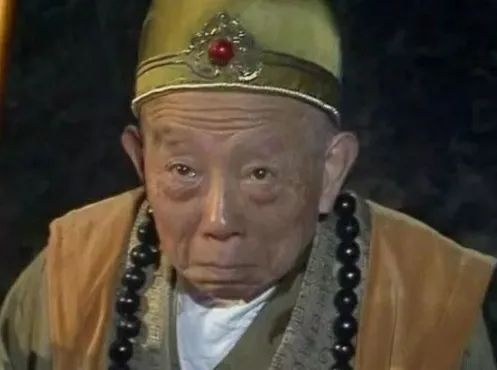 金池长老跟唐僧炫耀自己的宝贝,孙悟空斗富心切,怂恿师父拿出锦襕袈裟