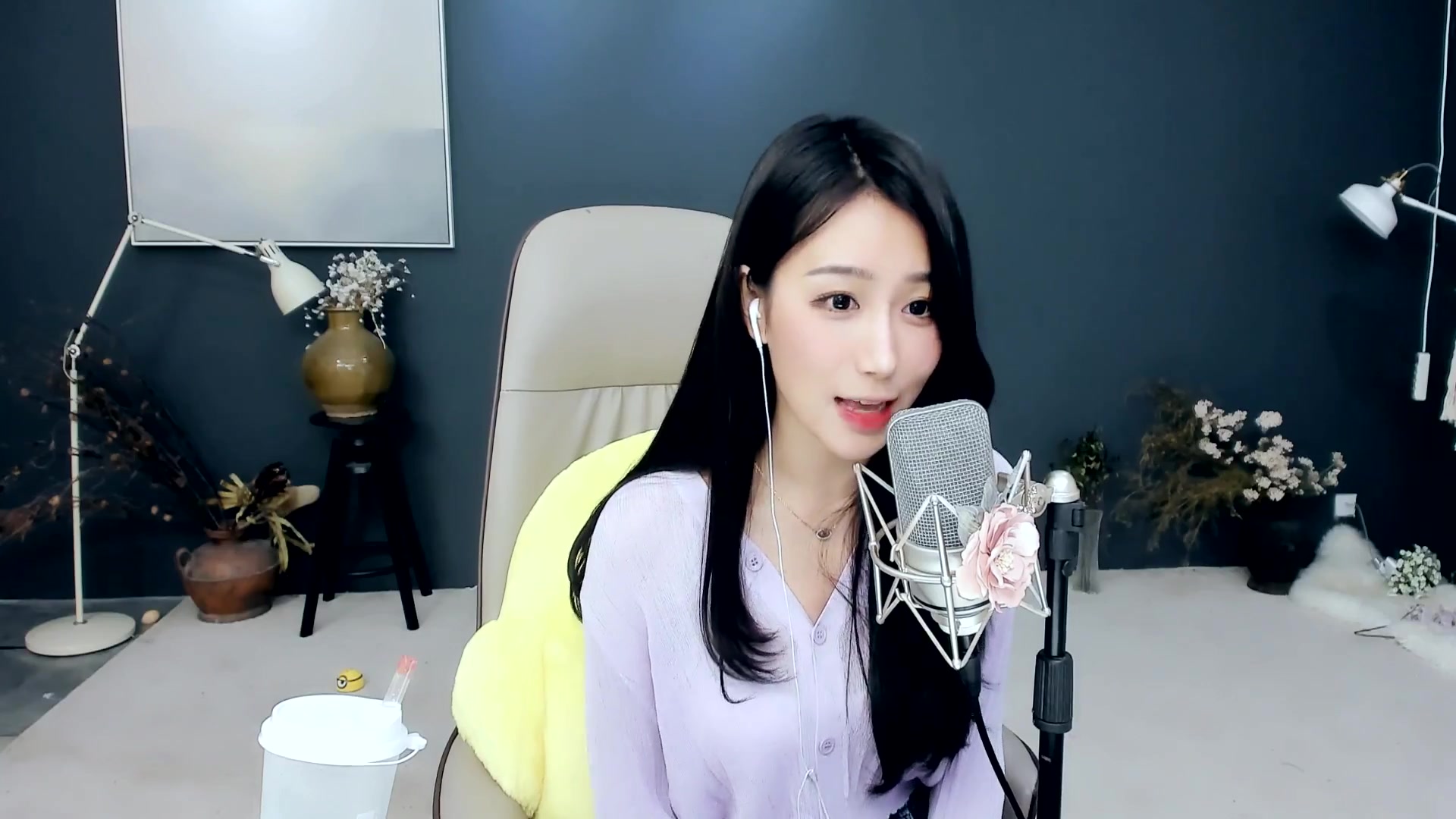 【小深深儿】2020-09-04 斗鱼标题:小深深儿:闲来无事