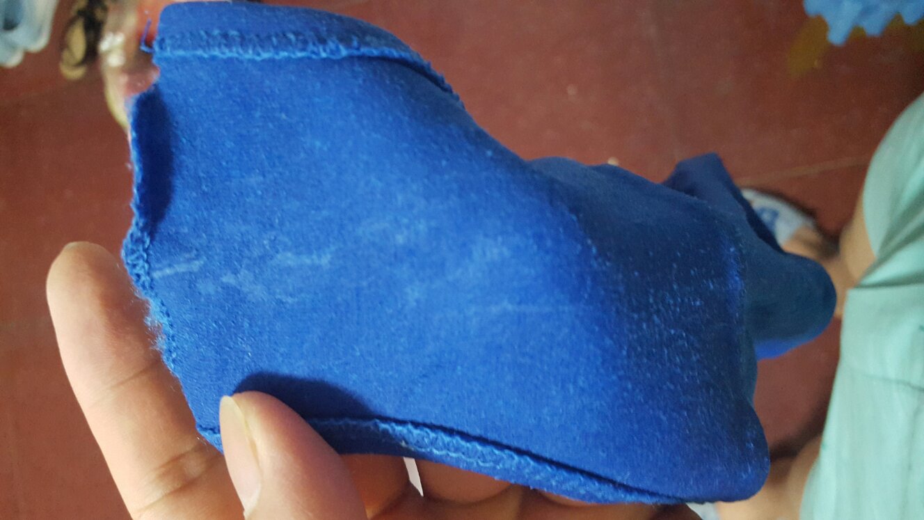 女的内裤这上面白色的点点是白带还是流出来的精子!