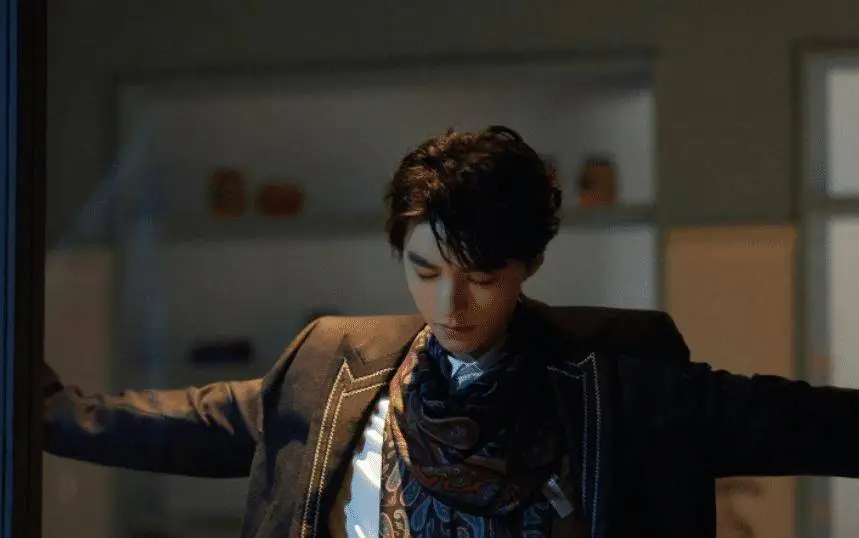 王俊凯告别减肥餐,晒出体重后,1米8的个子就这重量?令