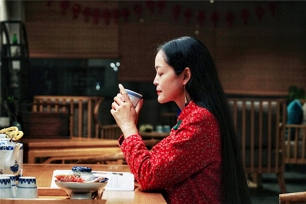 芸娘的爱,如同苏州城一般含蓄,温婉,而沈复对于寻常夫妻的蔬饭羹汤和