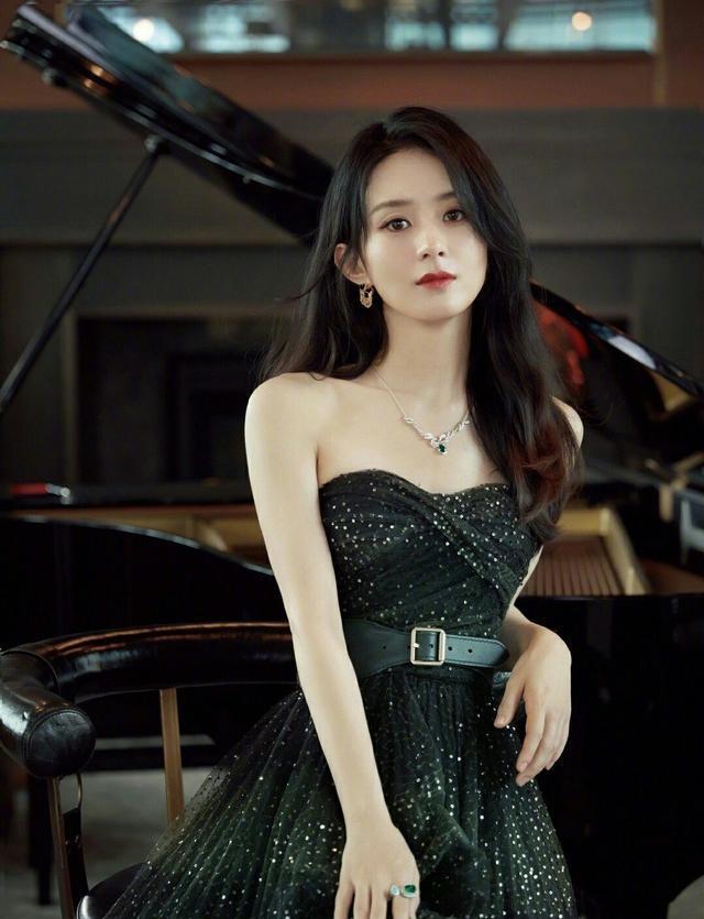 赵丽颖真美艳穿黑色抹胸星空长裙性感显瘦时尚力满分