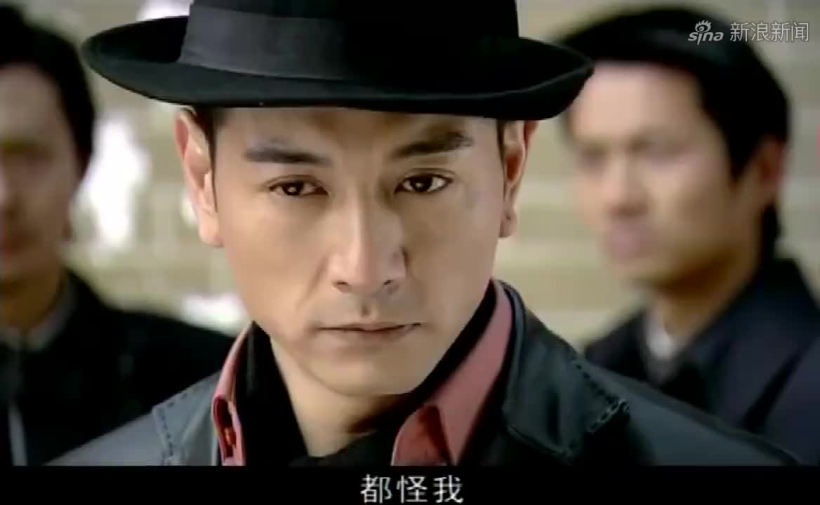 青龙帮到处追杀高天雄,怎料他还敢出现在堂口,小灵立刻把人带走