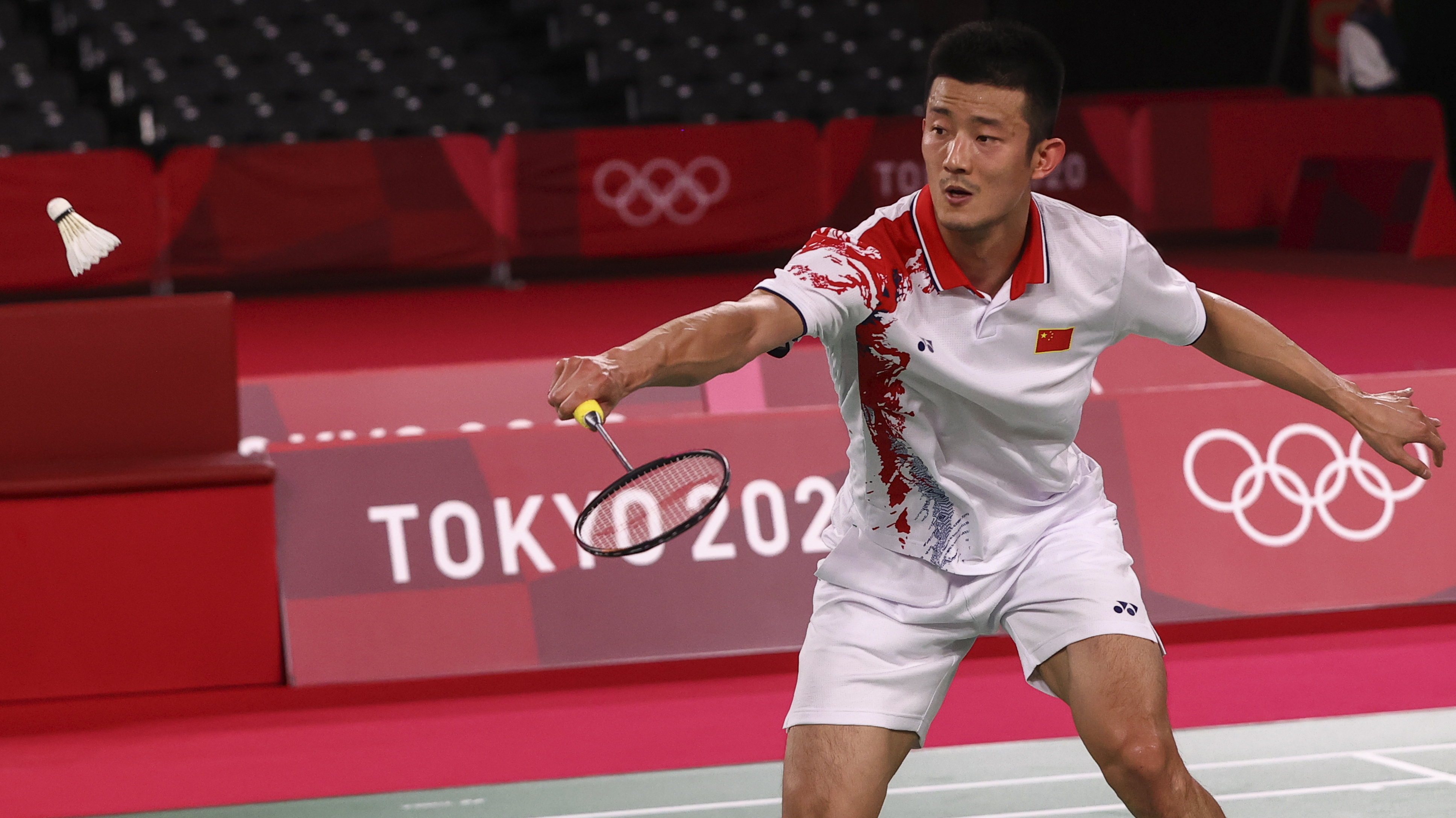 不敌安赛龙,中国选手谌龙斩获羽毛球男单银牌