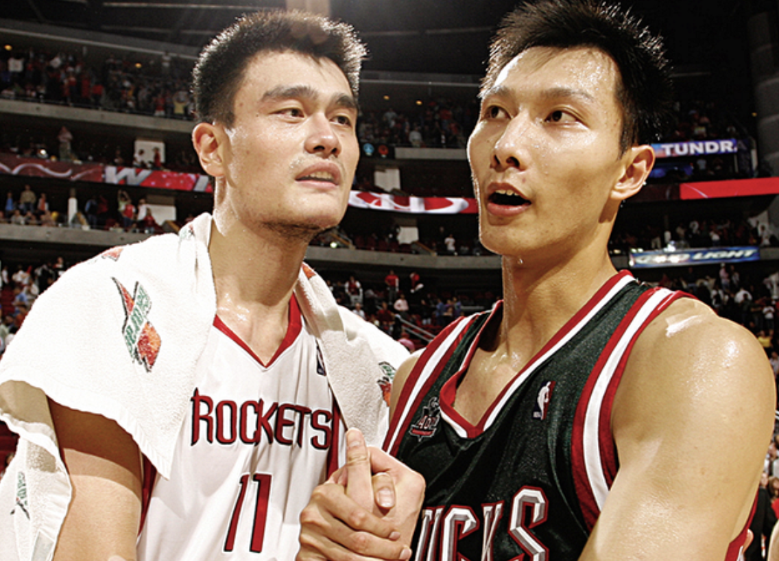 回顾易建联27岁娶巴西足球宝贝36岁退役生两儿子成人生赢家