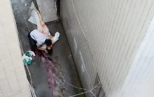 林小晶从五层楼天台摔下,当场身亡