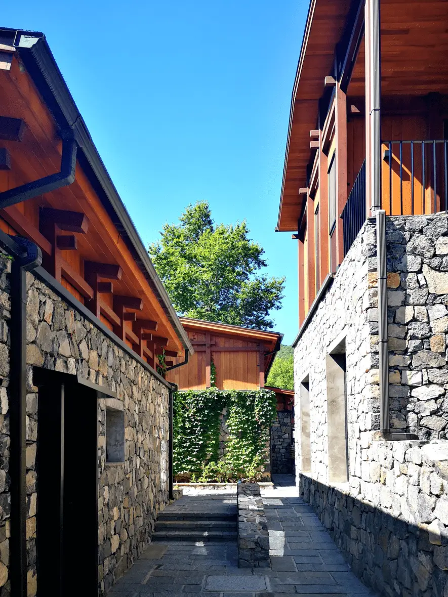 隐藏在门头沟大山里的"石头小镇"民宿,又野,又奢华!_达摩_回孩子_导航