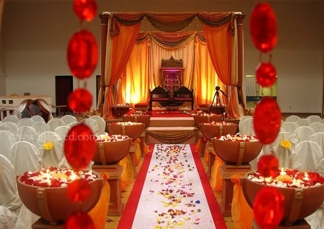 明亮的印度风格婚礼仪式场地布置