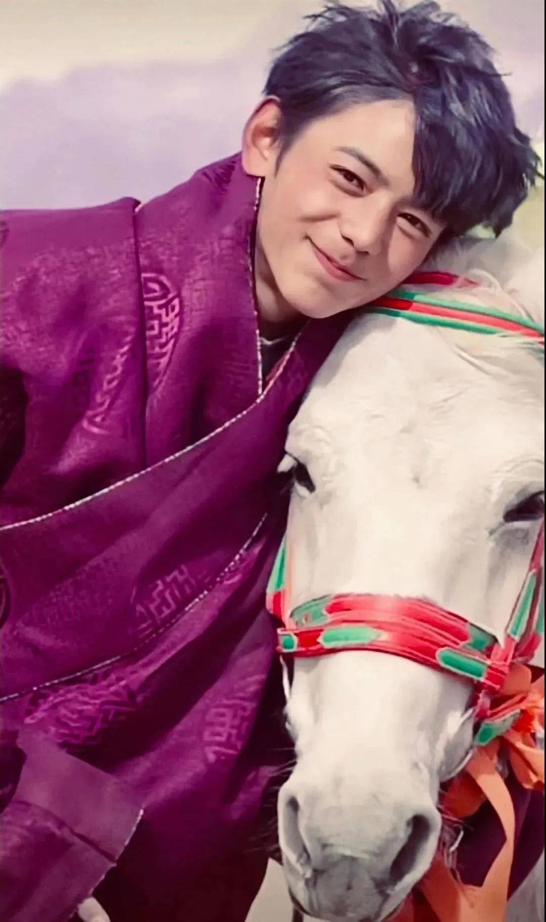 丁真和老板合照首曝光亦师亦友充满故事感谁不想要这样的老板