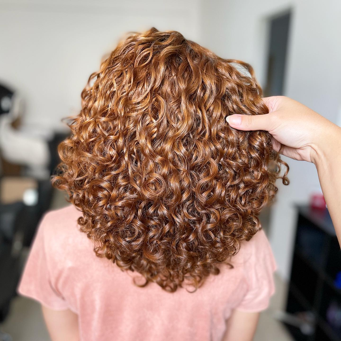 层次短发,直发波波头,满头烫卷发,不论年龄大小都适合,请收藏