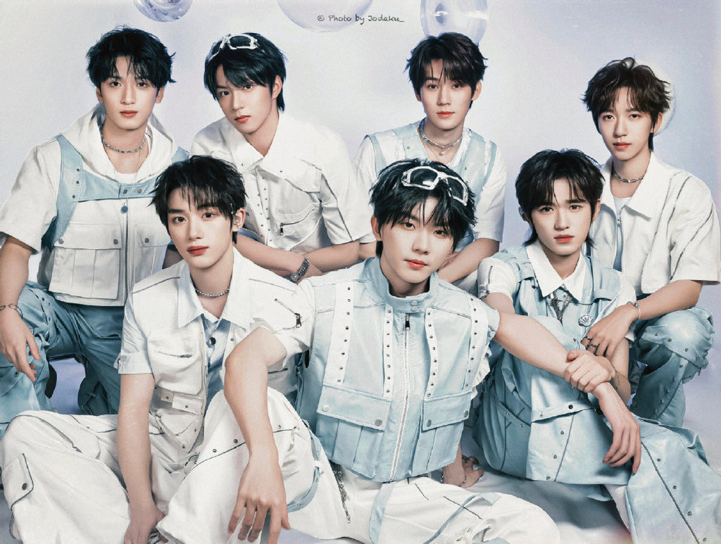 时代少年团演唱会联排合照 马嘉祺 丁程鑫 宋亚轩 刘耀文 张真源