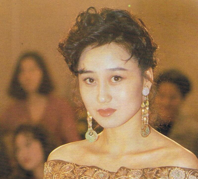 利智年轻时照片:果真是天使面孔,魔鬼身材的混合体!