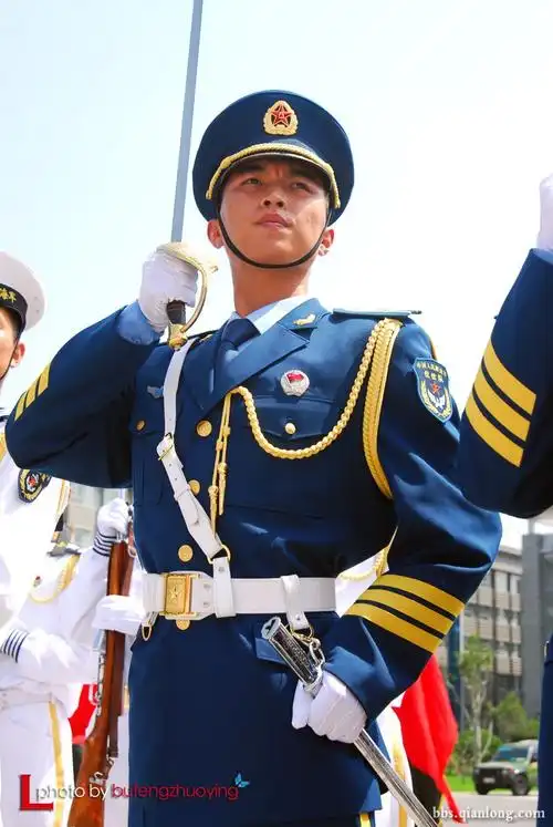 伟大的中国人民解放军万岁——威武的三军仪仗队