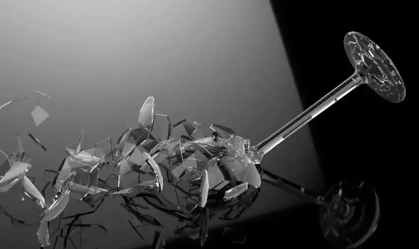 玻璃瓶的玄机揭秘:自然中的稳定被打破,寿命惊人多久?_影响_容器_物品