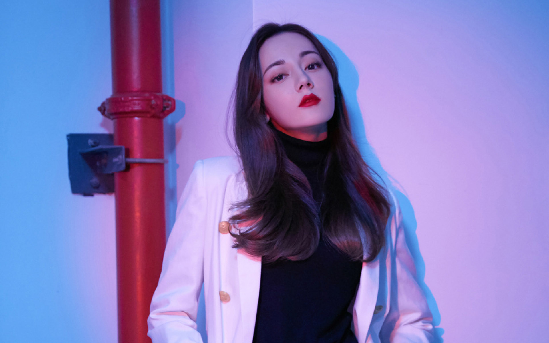 迪丽热巴酷美写真桌面壁纸