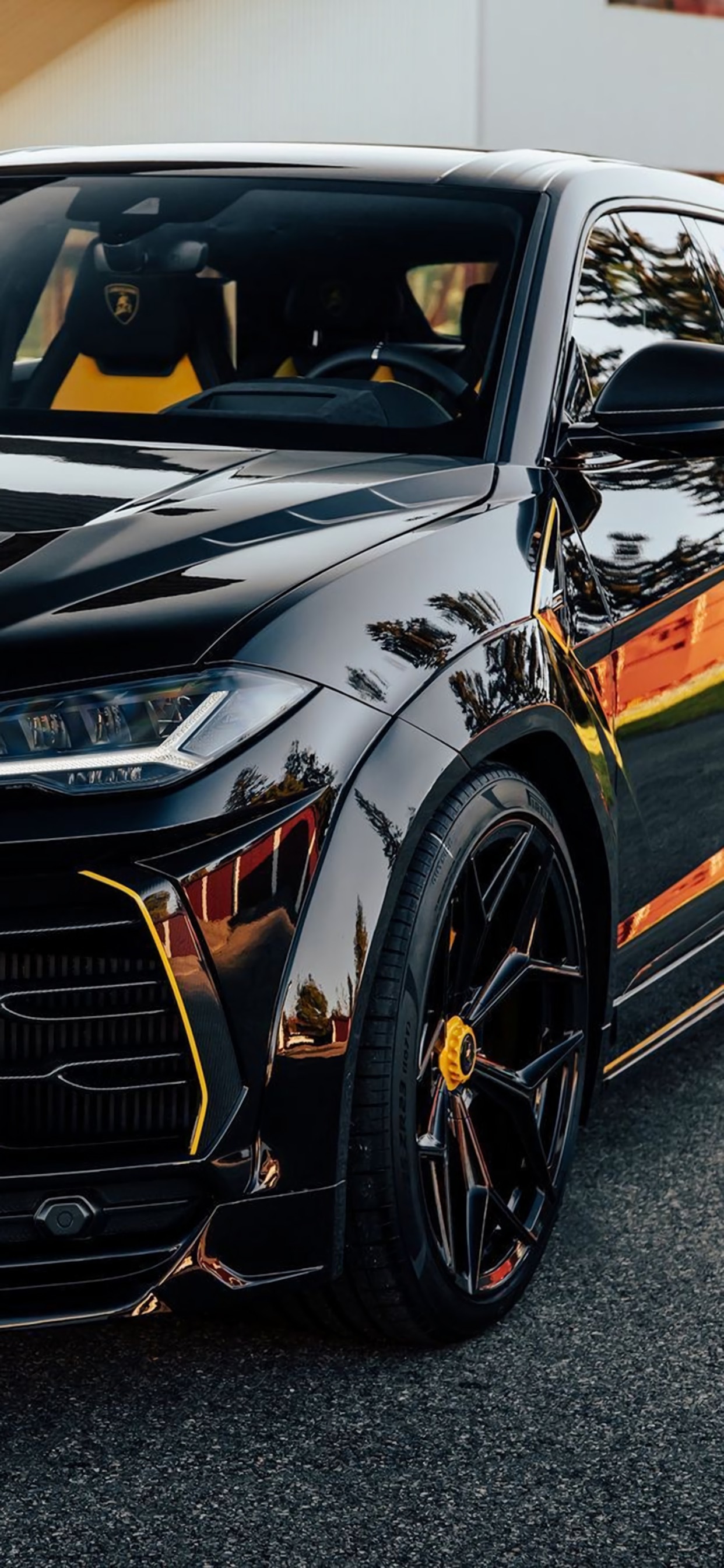 兰博基尼urus黑色炫酷手机壁纸