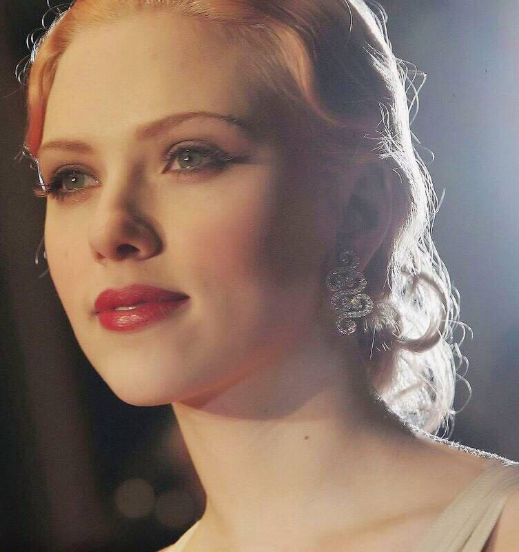 舔屏美国女演员斯嘉丽·约翰逊经典红地毯造型回顾