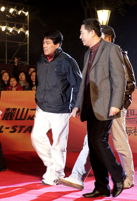 图文全明星麓山之夜明星亮相朱时茂张嘉译亮相