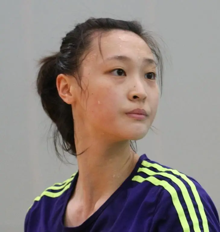 92米女排冠军嫁给1.86米北大博士,如今怎样了?_惠若琪_训练_比赛