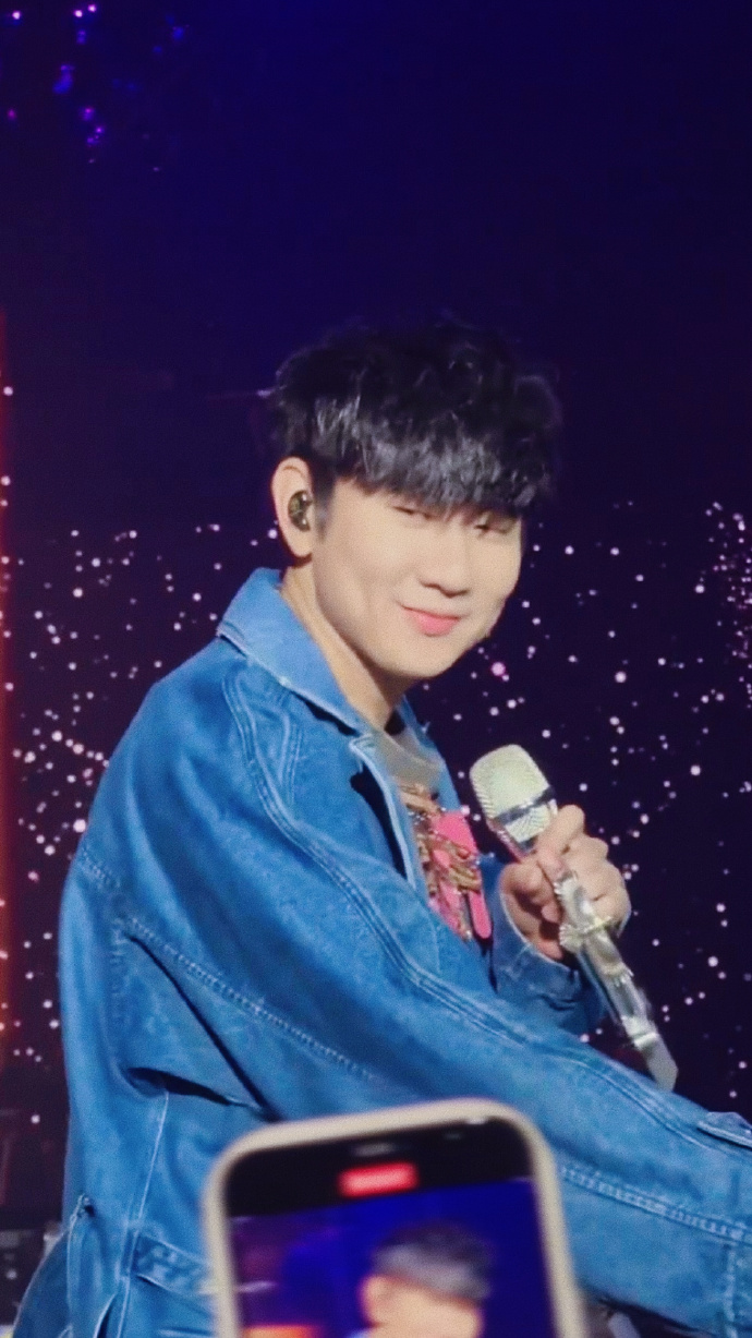 这组图真的巨甜97发型抓得好好,rua一把毛茸茸的脑袋#林俊杰