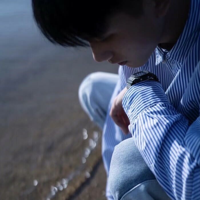 男生头像人生最大的教养就是接受父母的平凡