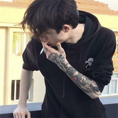 帅气撩人的潮男真人头像2022高清 纹身头像男霸气超吸睛图片_男生头像