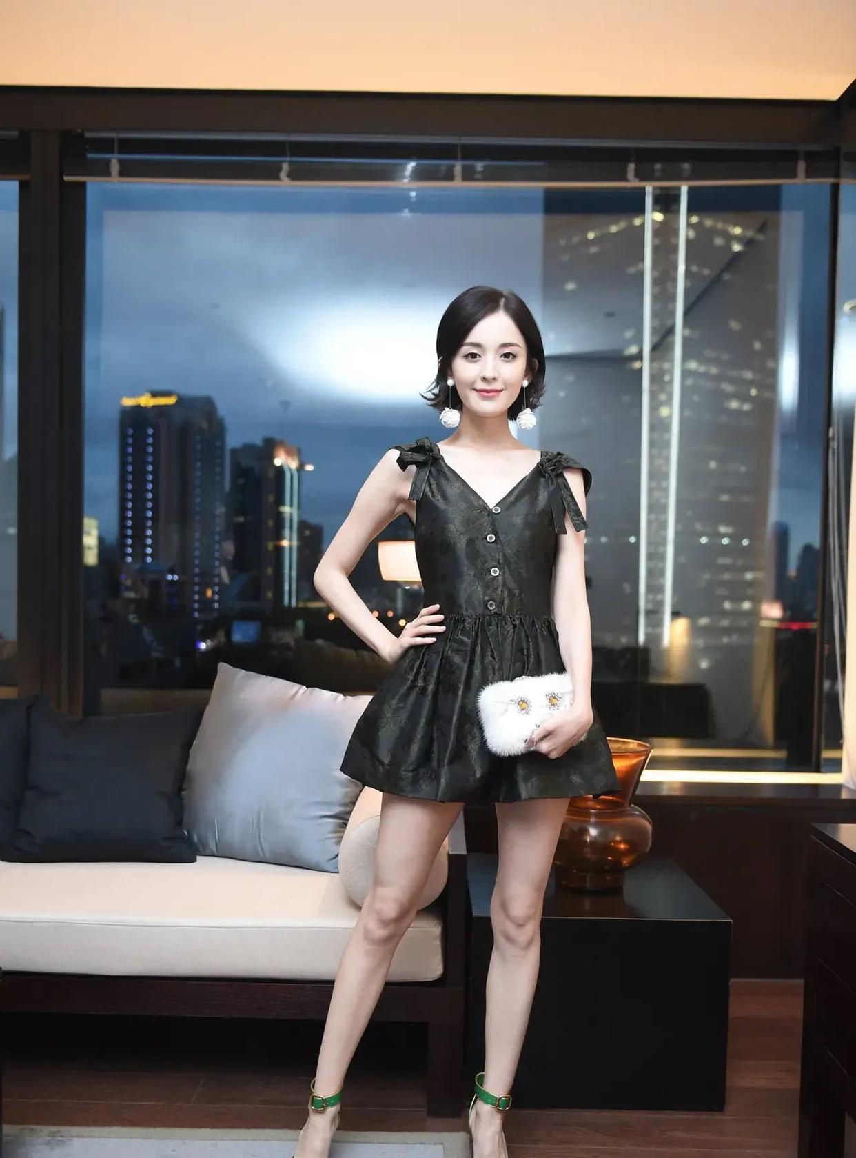 古力娜扎美腿高跟,这腿太诱惑了.