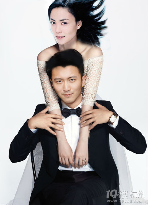 王菲谢霆锋结婚了吗_50岁王菲挺孕肚含泪离开谢霆锋