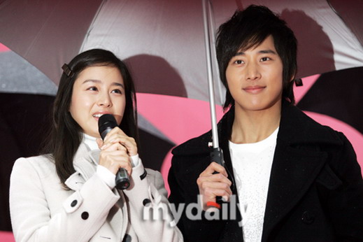 图文金泰熙李莞携手做慈善金泰熙与李莞