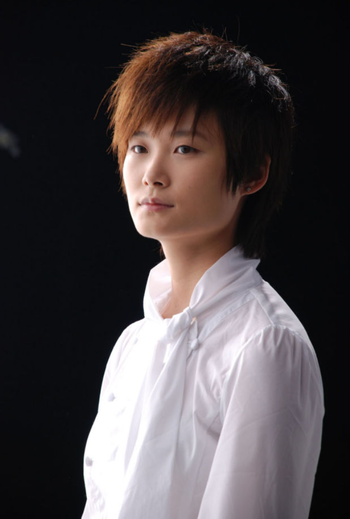 李宇春个人资料简介及照片(李宇春,出道以来争议不断,如今患"不死癌症