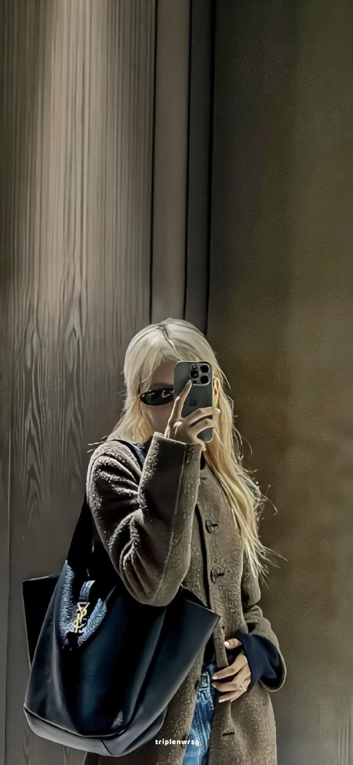 朴彩英#手机壁纸    cr.triplenwrsp