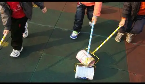 奶罐小推车:可用奶粉罐,衣架,棍子等物品制作.