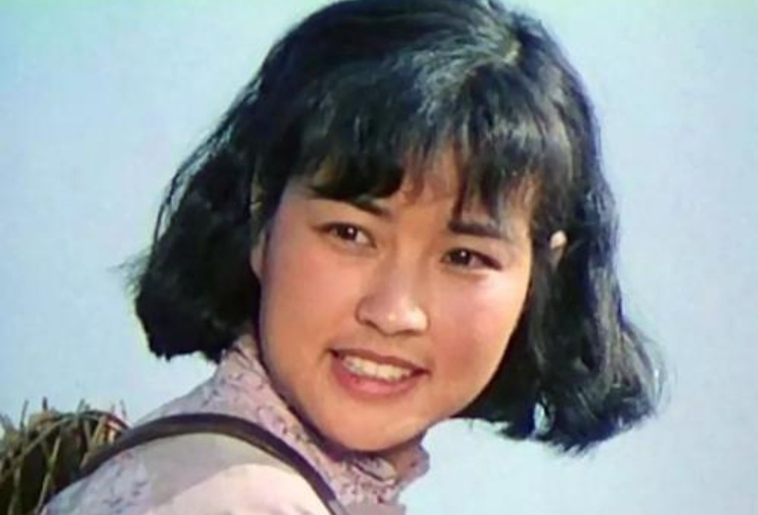 后来,刘晓庆又接连出演了《小花》,《瞧这一家子》等口碑电影,她的