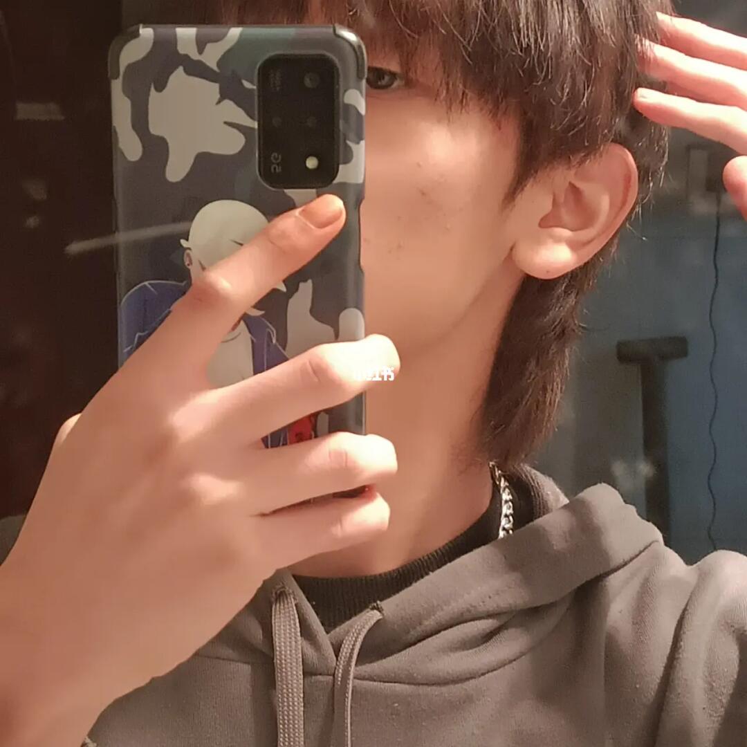 从之前被剪毁,成了小狼尾,现在成了半成品狼尾鲻