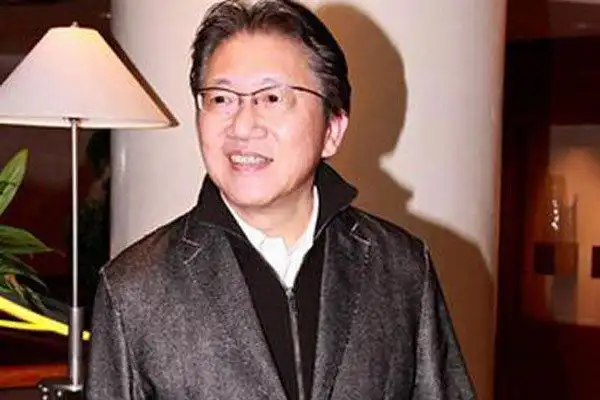 郑东汉2017身价福布斯掌握香港娱乐圈巨星命运的男人