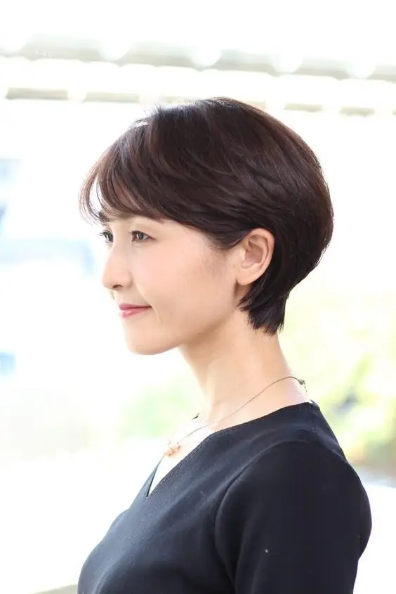 女人过了50岁,想换发型试试这几种,就算头发花白也很美_女性_短发