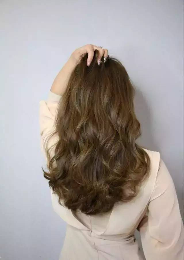 自然大卷柔美长发及腰怎么弄怎么好看