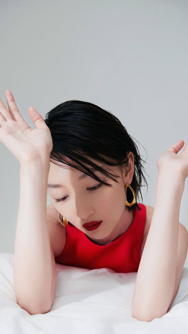 演员周冬雨,年轻的影后,清纯可人,演技出众,来看美照