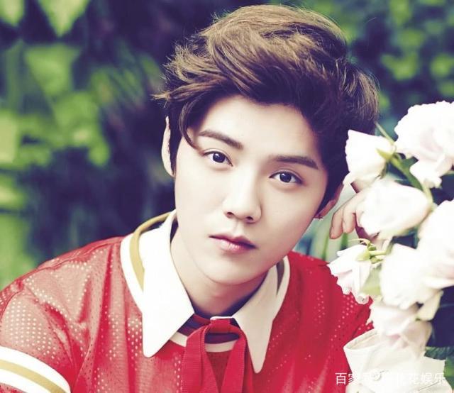 鹿晗年轻帅气,笑容足以让你迷恋,怎么穿都好看!